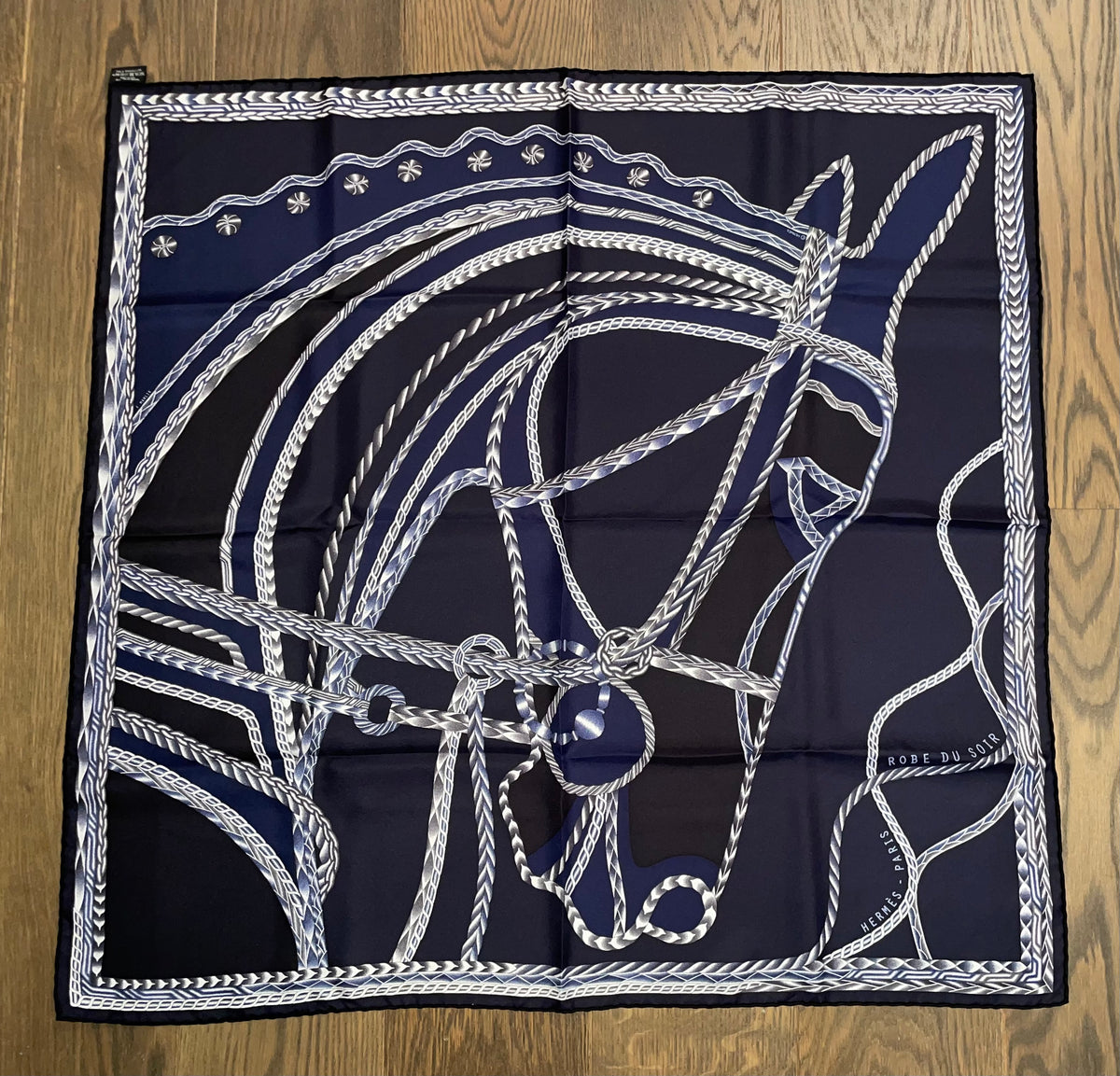 HERMES エルメス Robe du soir パレオ ストール Hermes Silk Twill Scarf “Robe du Soir” by Florence Manlik