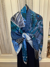 Load image into Gallery viewer, Hermes Silk GM Shawl « Mythiques Phoenix/A cheval sur mon carré » 140.