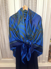 Load image into Gallery viewer, Hermes Silk Dip Dye GM Shawl “Tigre Royal” 140.