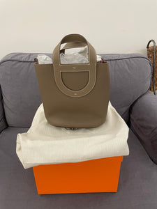 Hermès In-the-Loop 23 bag, étoupe/étoupe