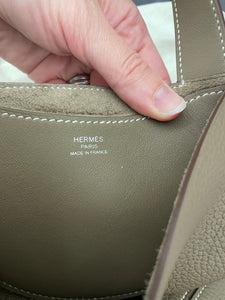 Hermès In-the-Loop 23 bag, étoupe/étoupe