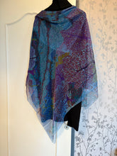 Load image into Gallery viewer, Hermes Silk Mousseline GM Shawl “DANS UN JARDIN ANGLAIS” by Alice Shirley 140