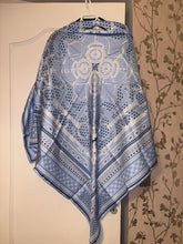 Load image into Gallery viewer, Hermes Silk GM Shawl “Eperon d’Or Bandana” by Henri d’Origny 140.