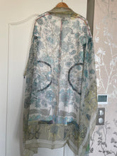 Load image into Gallery viewer, Hermes Silk Mousseline GM Shawl “Fantaisies indiennes” by Loïc Dubigeon 140.