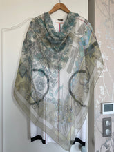 Load image into Gallery viewer, Hermes Silk Mousseline GM Shawl “Fantaisies indiennes” by Loïc Dubigeon 140.