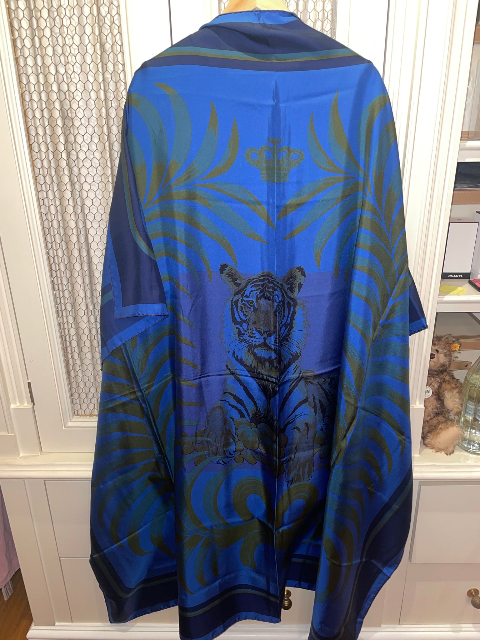 Hermes Silk Dip Dye GM Shawl “Tigre Royal” 140. – Hermes Emporium